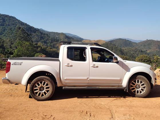 NISSAN FRONTIER 2.5 SL 4X4 CD TURBO ELETRONIC DIESEL 4P AUTOMÁTICO NISSAN FRONTIER 2.5 SL 4X4 CD TURBO ELETRONIC DIESEL 4P AUTOMÁTICO